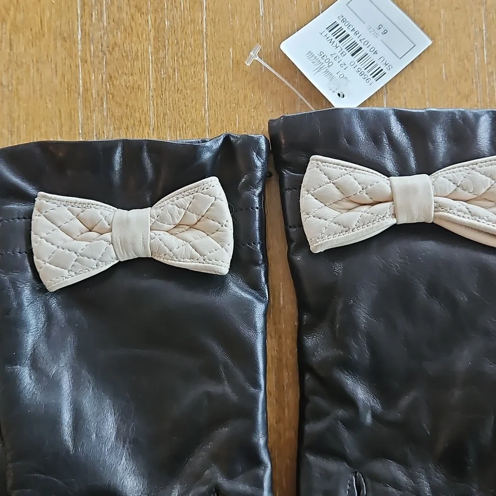 Nwt Neiman Marcus Elegant Black Leather And Cashmere Gloves with Cream Bows